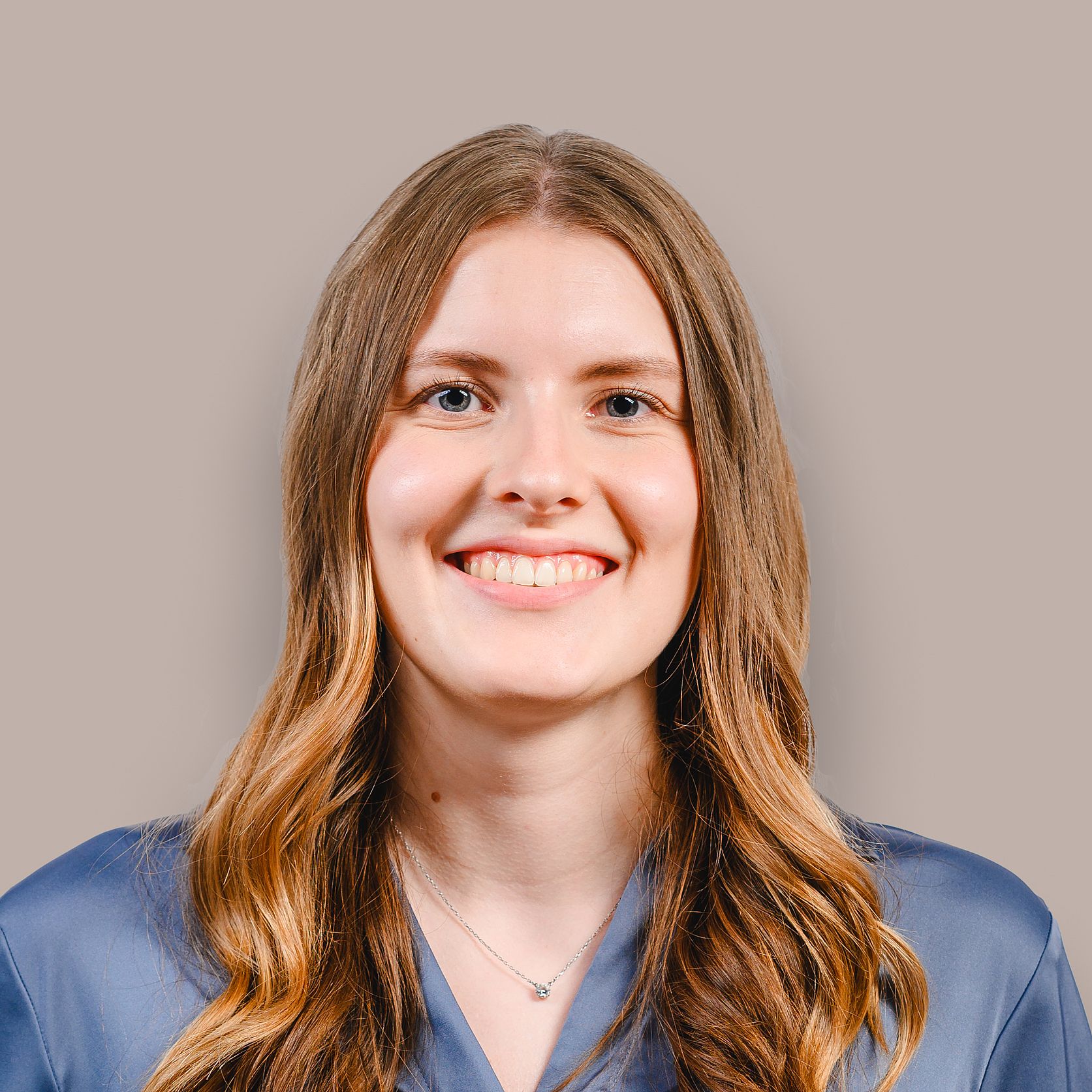 Auf dem Bild ist die Mitarbeiterin Lara Schut zu sehen. Sie ist Dual Studentin Dualstudentin für Marketing & Digitale Medien bei Bochum Marketing